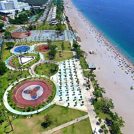 Apartment Konyaalti'nda Luks Havuzlu 1+1